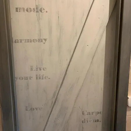 Off Mode - Erdei Fahaz A Toparton Daire *