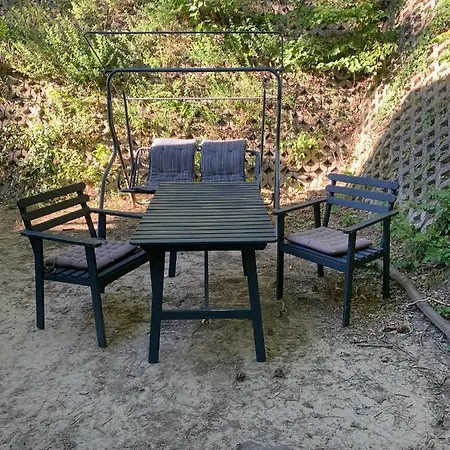 Off Mode - Erdei Fahaz A Toparton Daire