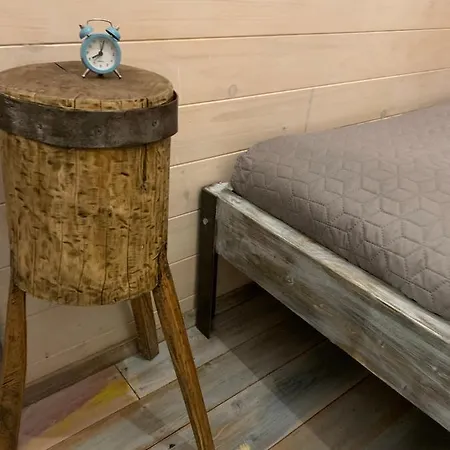 Off Mode - Erdei Fahaz A Toparton Daire Komló